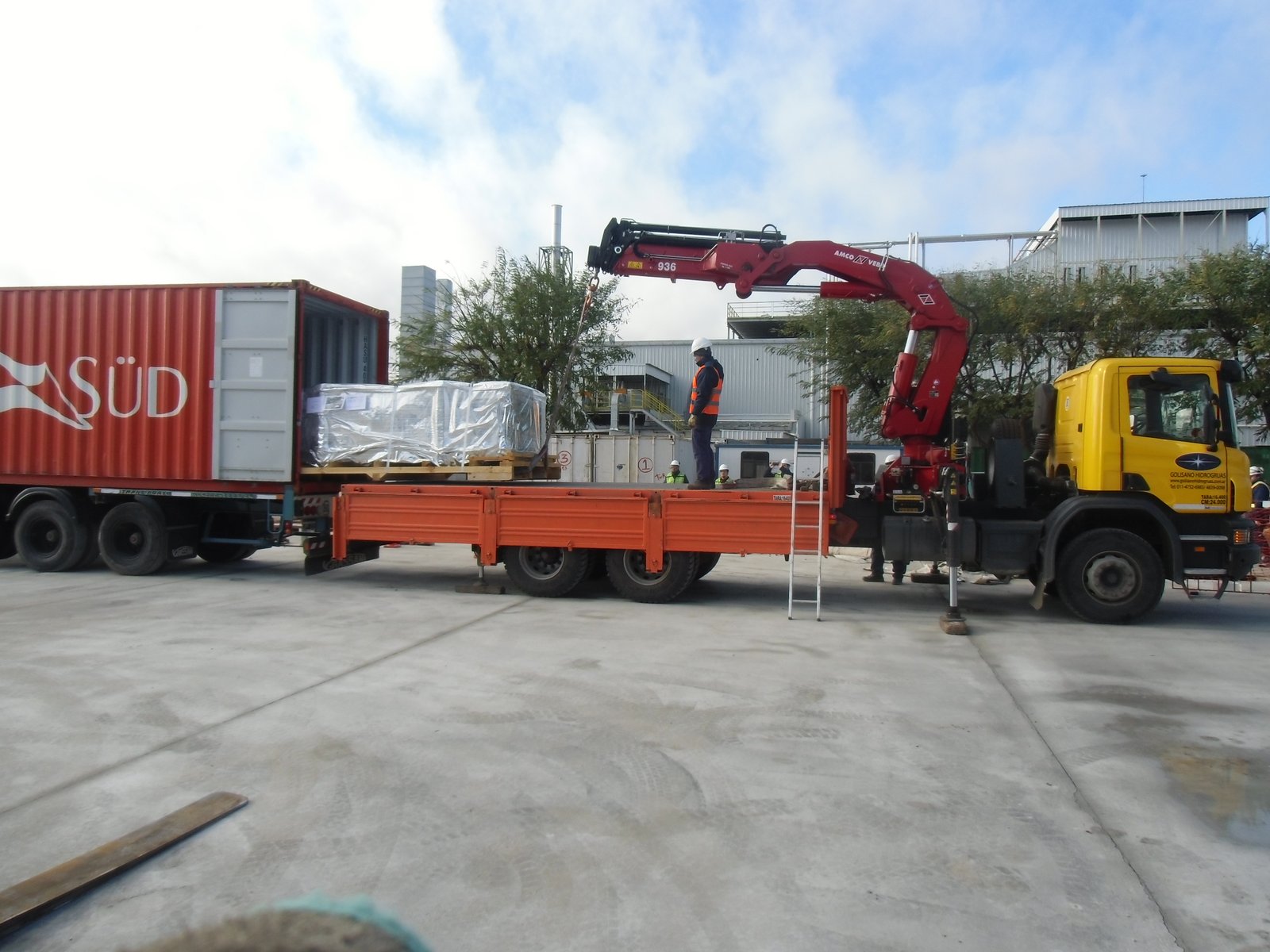 Grúas, hidrogrúas, semirremolques, hidroelevadores, transporte y servicios en general.
